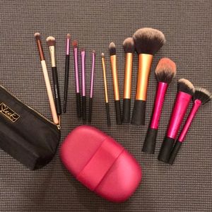 Used real techniques brushes bundle